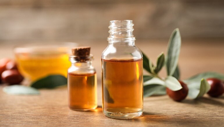jojoba essential oil se skin problem door hoti hai.
