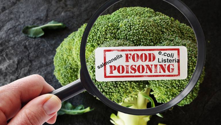 Basi khana food poisoning ka karan ban sakta hai