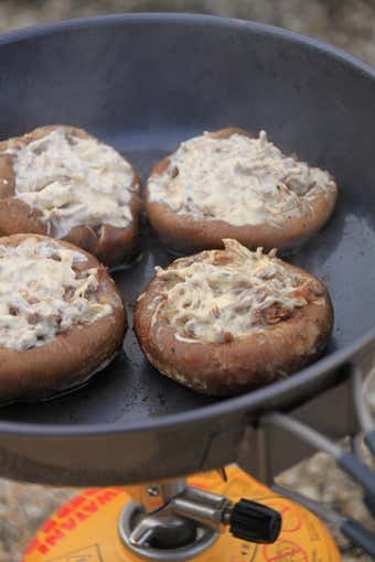 しいたけのコンビーフマヨ詰め