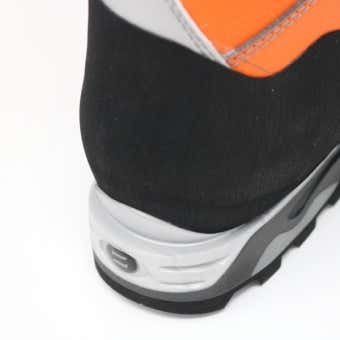 アイゼン対応のヒール