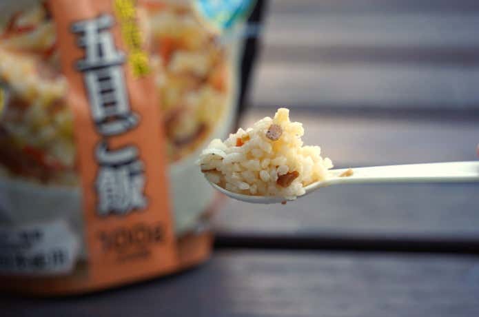 出来上がった「マジックライス 五目ご飯」