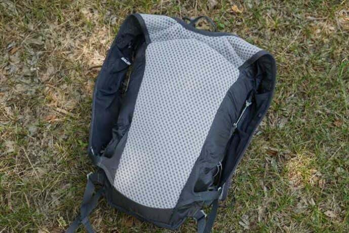 サロモン XA25 背面パネル