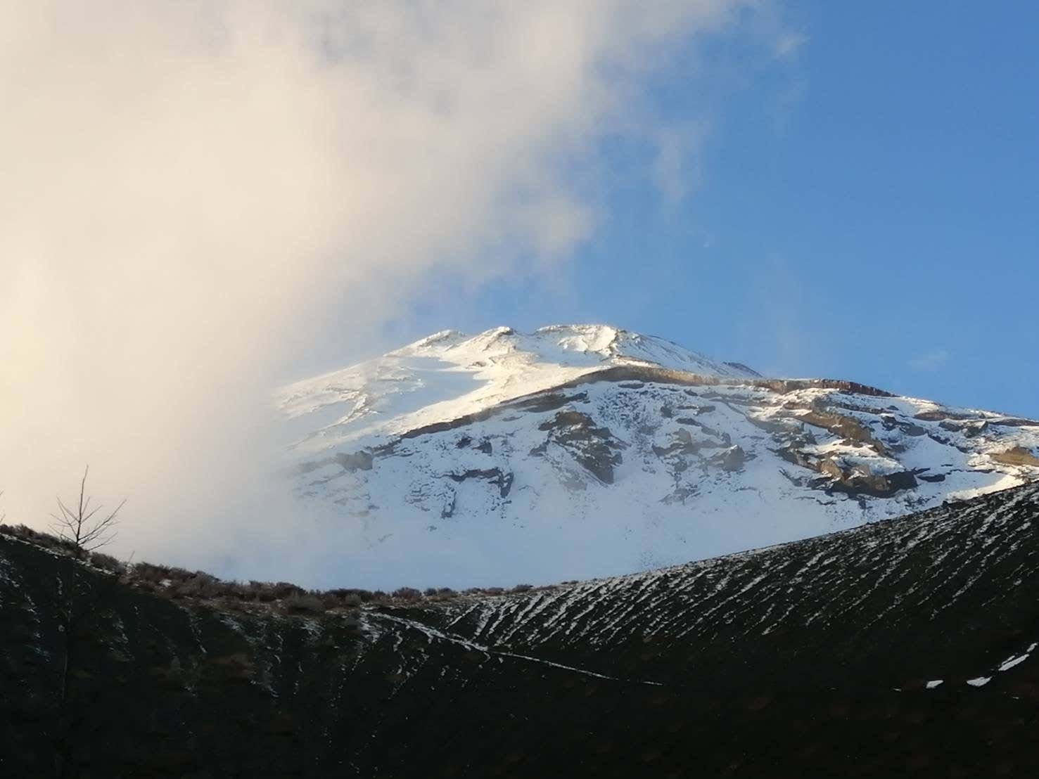 雪の富士山