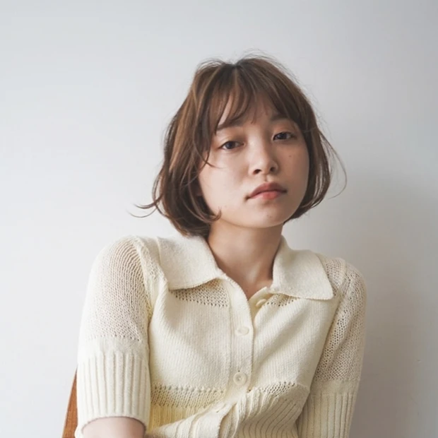 【30代におすすめ】ニュアンスカールとカラーの立体感が作り出す「エイジレスな小顔ボブ」