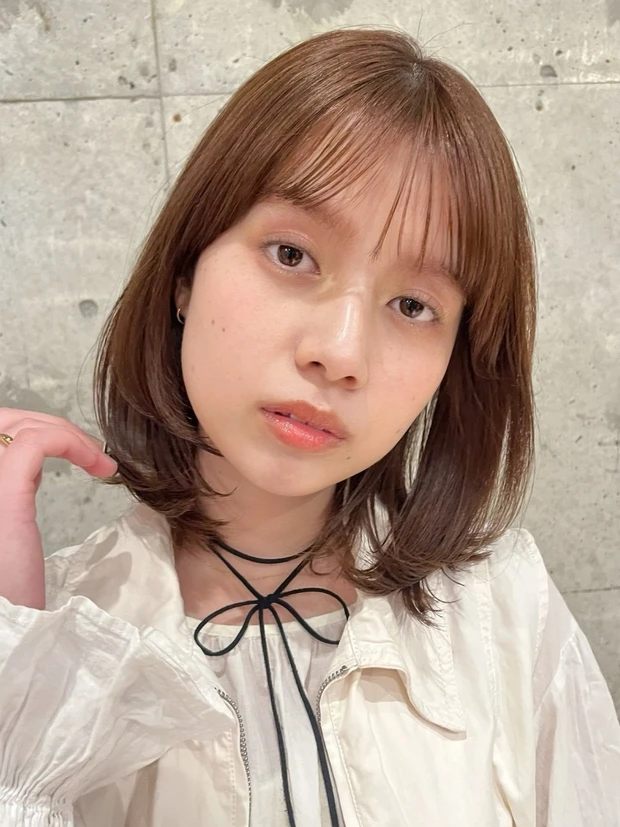 面長さんに似合う髪型 ミディアム ミディアムヘア 前髪あり 正面 ひし形シルエット