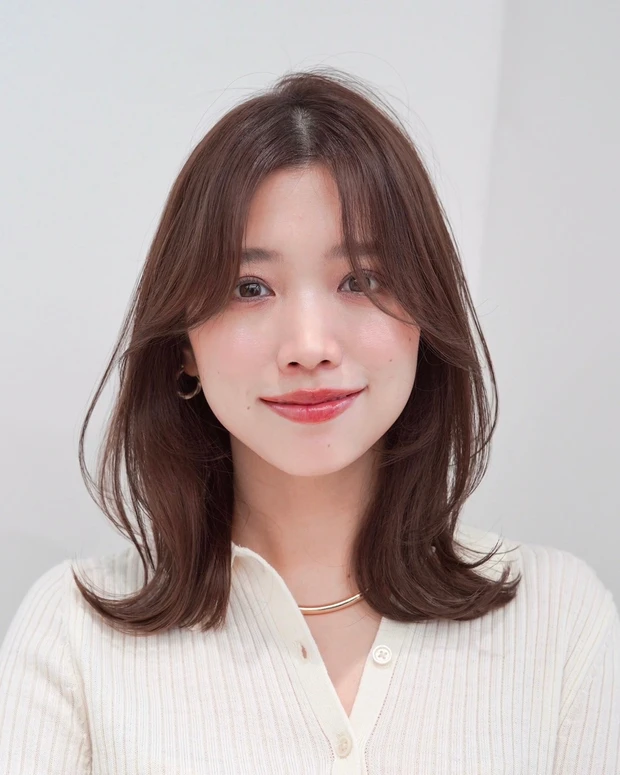 面長さんに似合う髪型 ミディアム ミディアムヘア 前髪あり 正面 韓国風S字バング