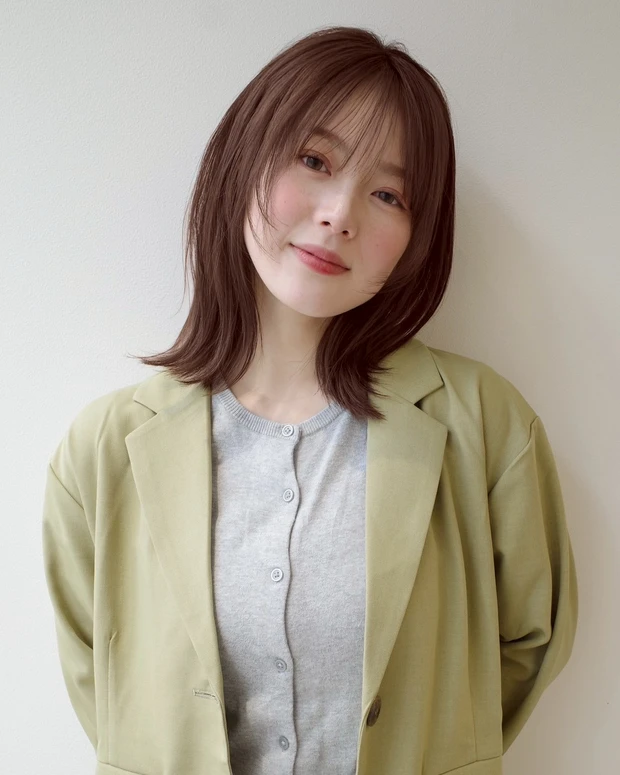 面長さんに似合う髪型 ミディアム ミディアムヘア シースルーバング 正面