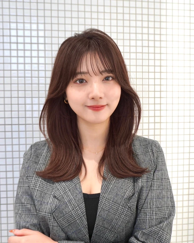 面長さんに似合う髪型 ミディアム ミディアムヘア 前髪あり 正面 前上がり