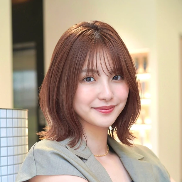 【ナチュラルボブ】シースルーバング×ピンクカラーが大人可愛い♡ツヤ感たっぷりの外ハネボブ