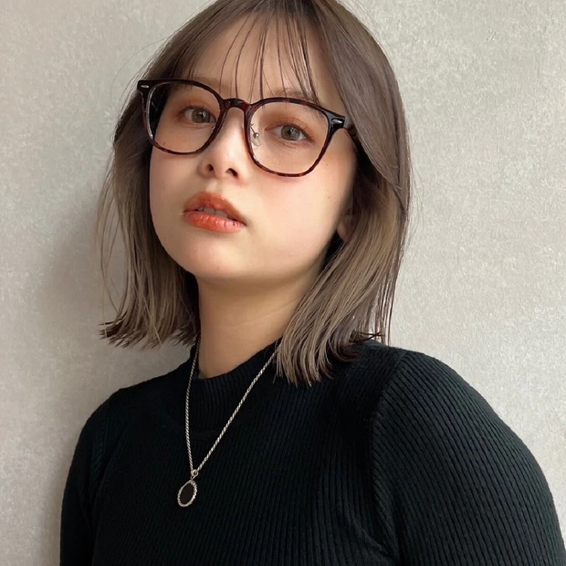 【メガネに似合う外ハネボブ】切りっぱなしライン✕インナーカラーがおしゃれな重軽ボブヘア