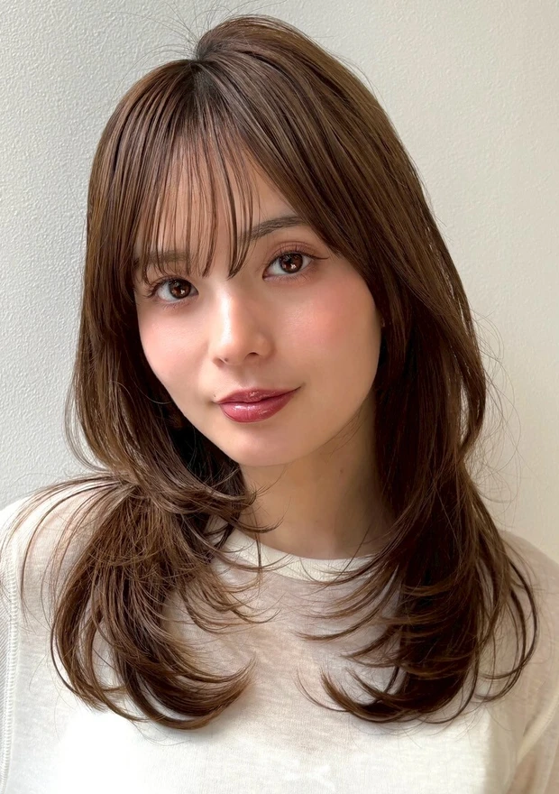 面長さんに似合う髪型 ミディアムレイヤー ミディアムヘア Aライン バックレイヤー 前髪あり 正面