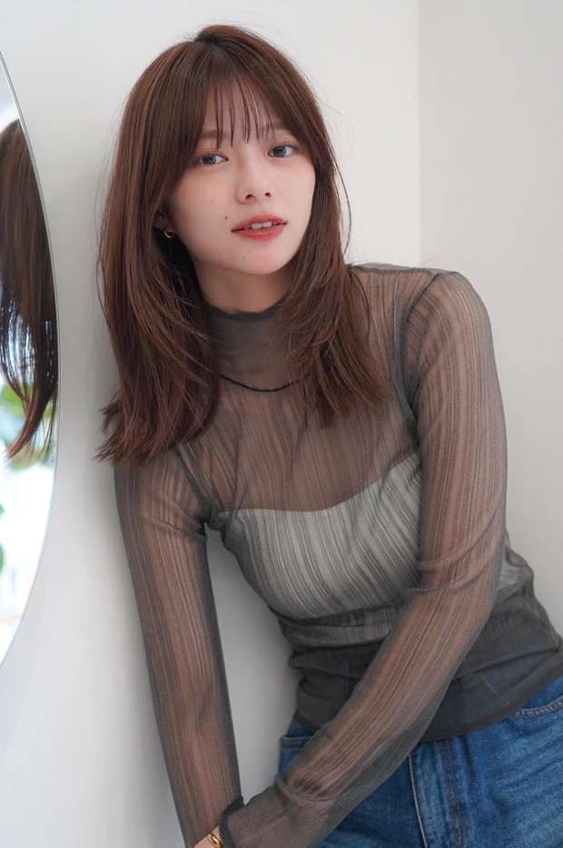 面長さんに似合う髪型 ミディアム ミディアムレイヤー 前髪あり シースルーバング