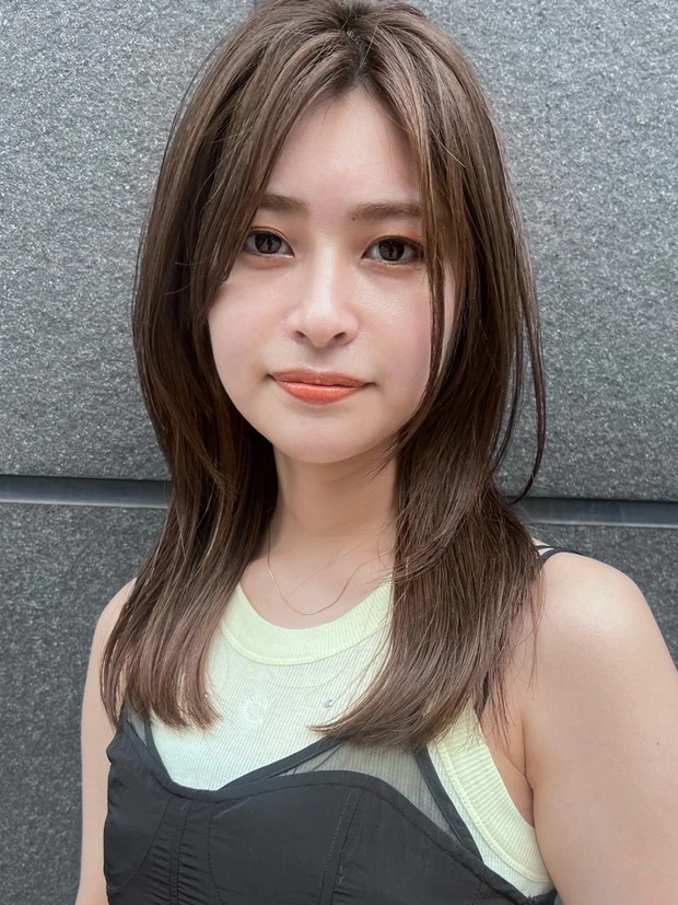面長さんに似合う髪型 ミディアム ミディアムヘア レイヤー 前髪なし 正面 ストレート