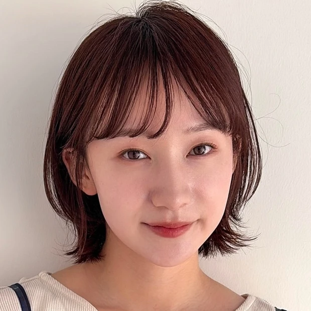 【外ハネボブ】いつものボブに抜け感をプラスして季節感UP! 小顔印象も叶うひし形レイヤーボブ