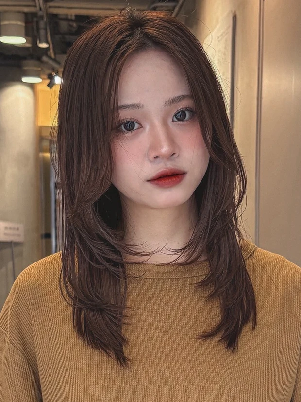 面長さんに似合う髪型 ミディアム ミディアムヘア 前髪なし おしゃれ 正面