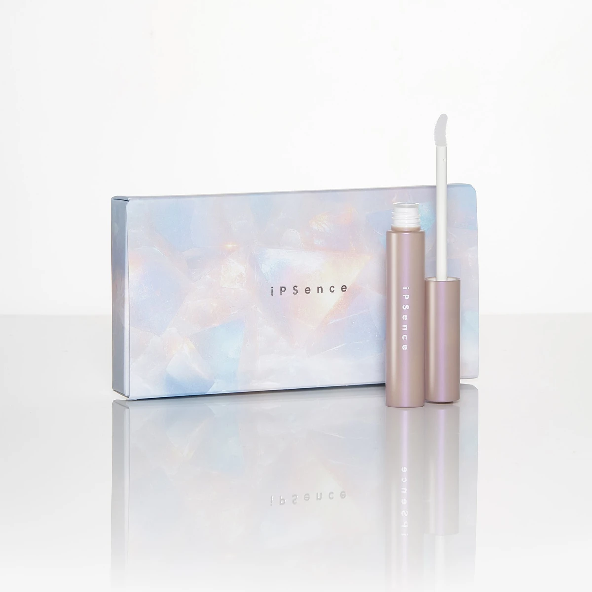 MQURE モレキュラーリペア シャンプー 380mL ¥2,420 (右)MQURE モレキュラーリペア トリートメント 380mL ¥2,420