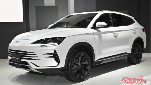 このモニターも縦、横をボタンひとつで変更可能。これかなり便利なんです!!!