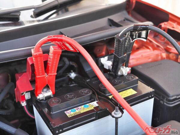 バッテリー上がりは突然起こるトラブル。ハイブリッド車でも例外ではなく、日常的な注意が欠かせない(PHOTO:Adobe Stock_image360)