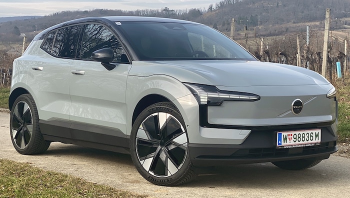 Thor's hammer and the diagonal clasp - typical Volvo insignia