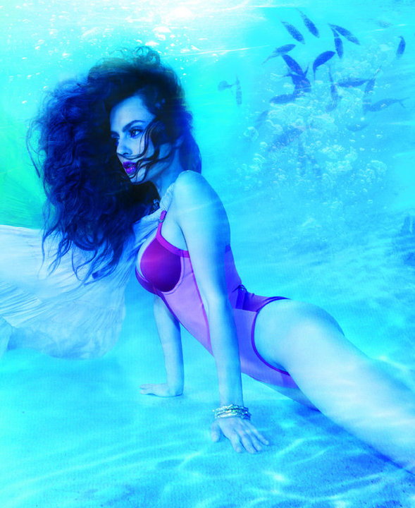 Catrinel Menghia Catrinel Menghia