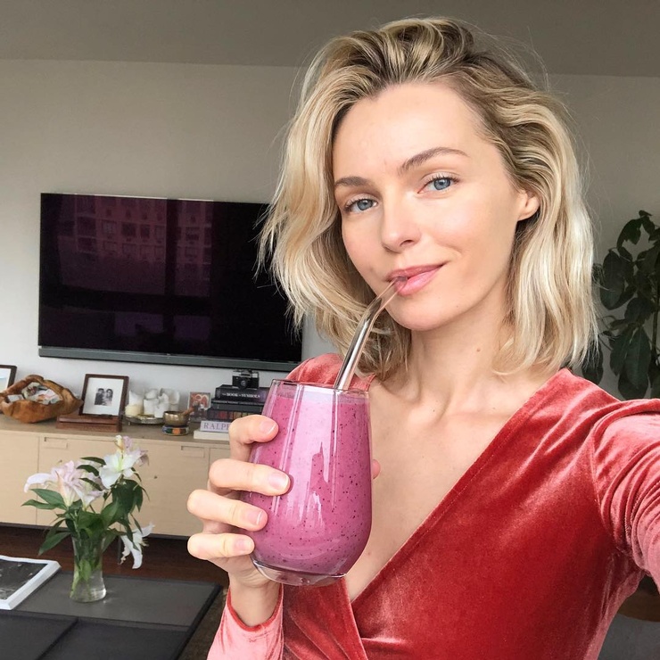 Valentina Zelyaeva Valentina Zelyaeva
