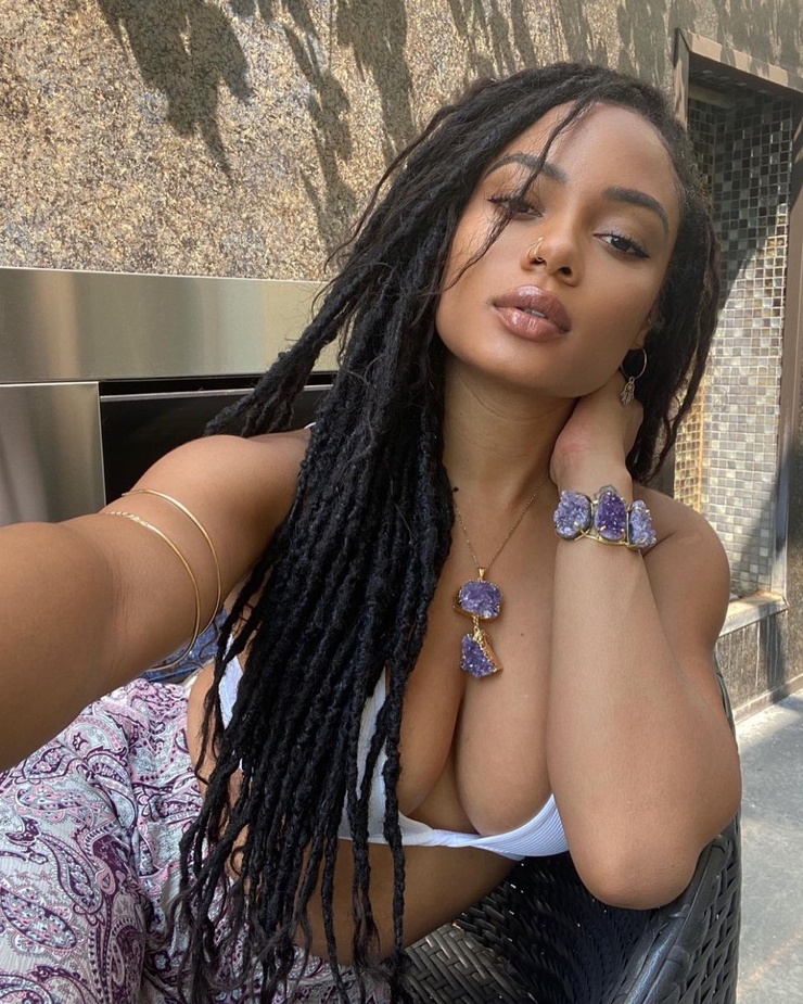 Essence Tatiana Essence Tatiana