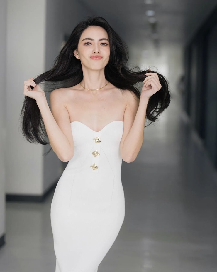Davika Hoorne Davika Hoorne