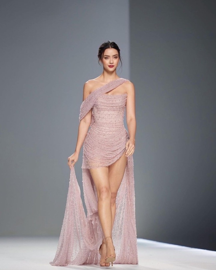 Amanda Obdam Amanda Obdam