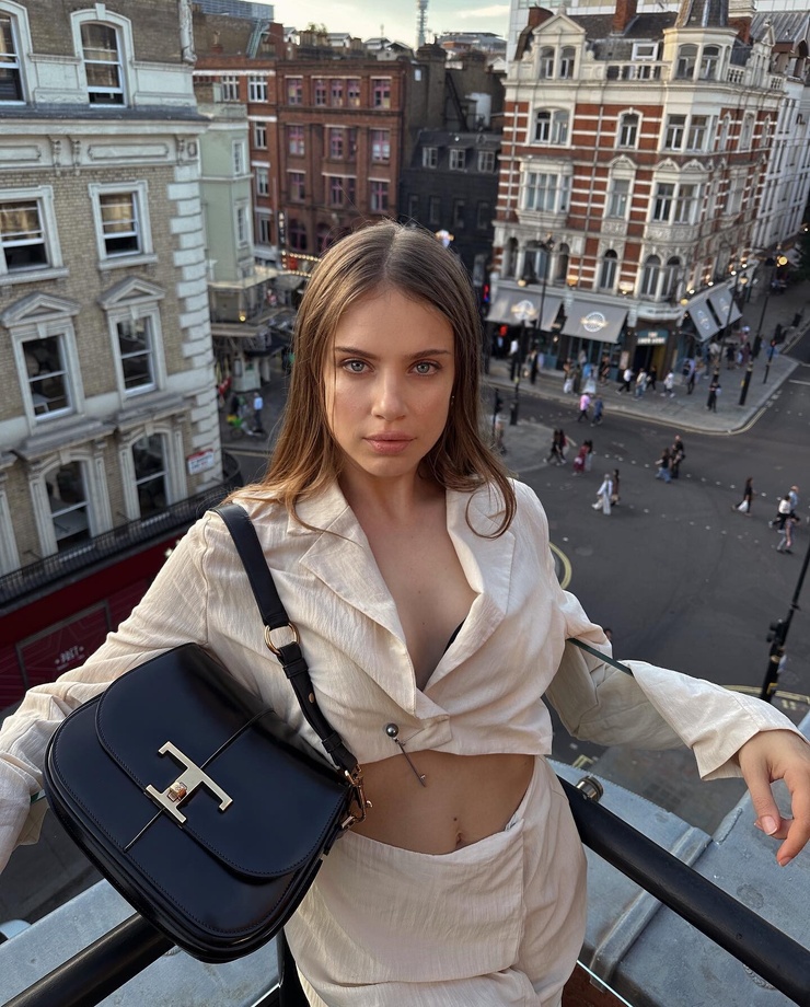 Xenia Tchoumitcheva Xenia Tchoumitcheva