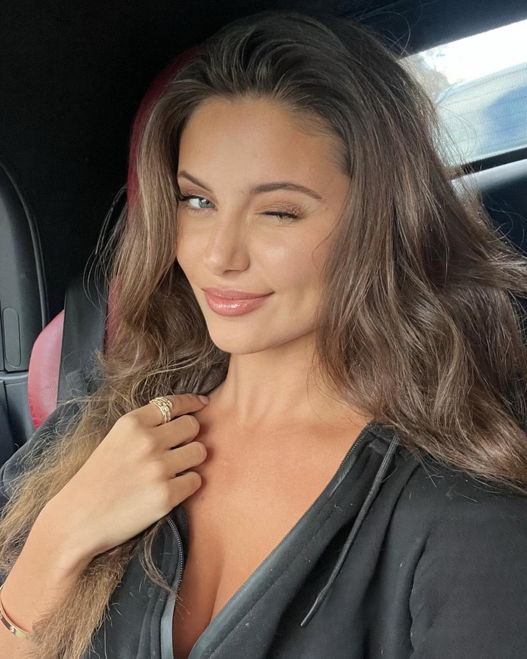 Carina Zavline Carina Zavline