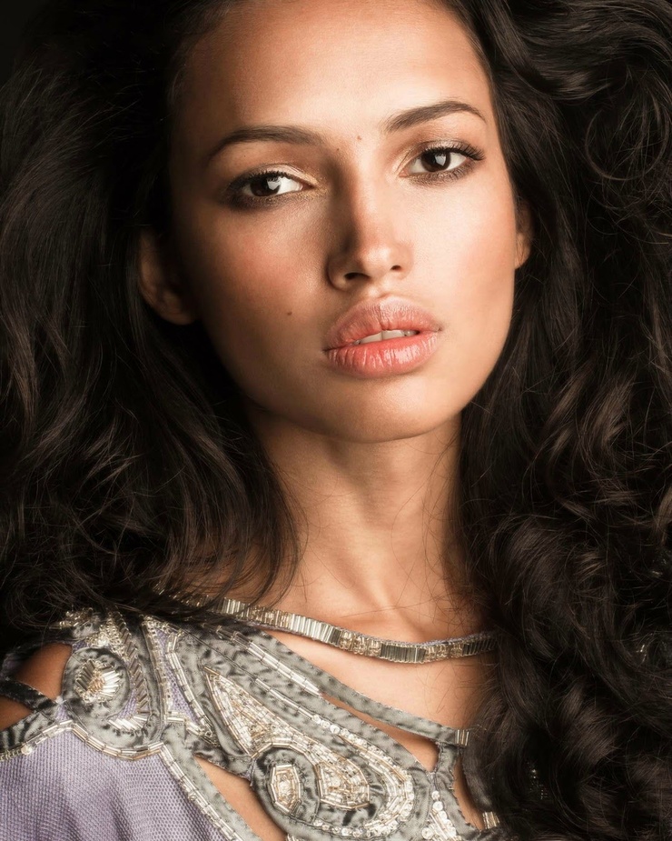 Camila Costa Camila Costa