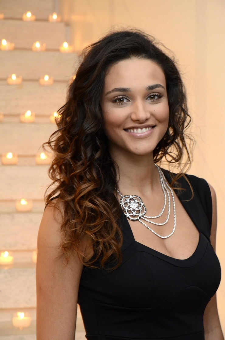 Débora Nascimento Débora Nascimento