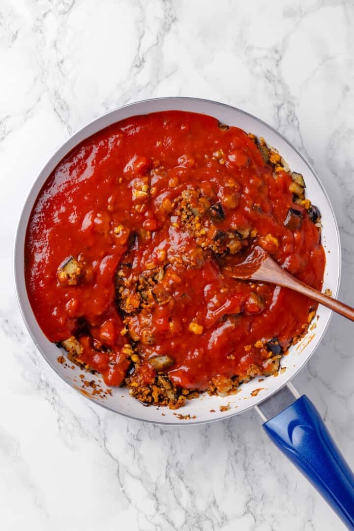 This baked spaghetti is pure comfort food for pasta lovers! Tender eggplant, vegan ground beef and lots of cheese makes it irresistible. Stirring tomato sauce into vegan ground meat mixture