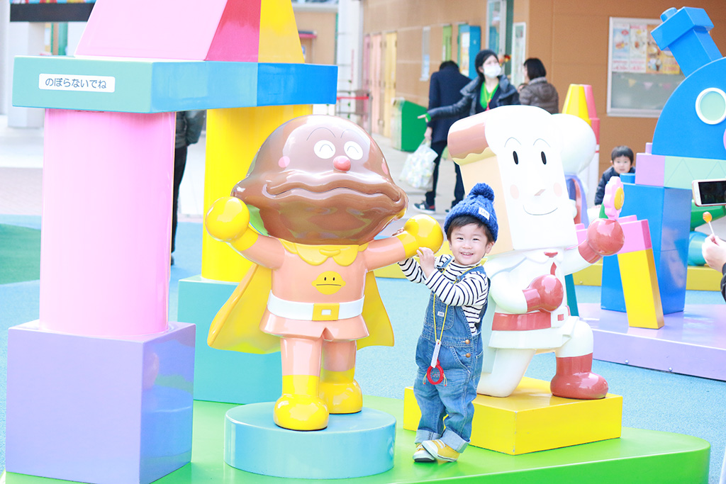 カレーパンマンと記念撮影/名古屋アンパンマンこどもミュージアム&パーク(三重県/桑名市)