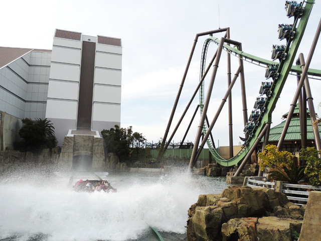 2016年に登場した「ザ・フライング・ダイナソー」/ユニバーサル・スタジオ・ジャパン(大阪市)