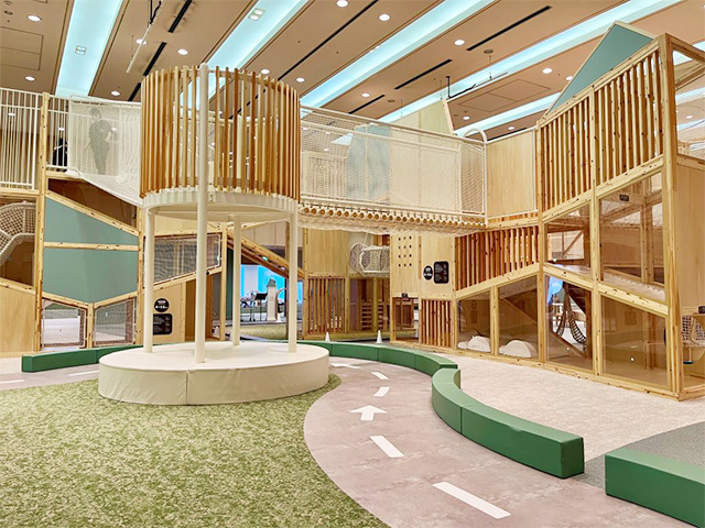 全天候型アクティビティ施設「杜の8」の「インドアプレイグラウンド」/グランドメルキュール八ヶ岳リゾート&スパ(山梨県/北杜市)