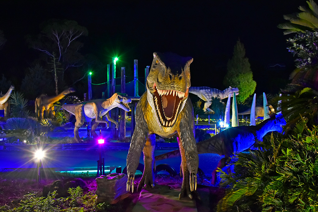 「伊豆高原グランイルミ」が開催される夜の恐竜/伊豆ぐらんぱる公園(静岡県/伊東市)