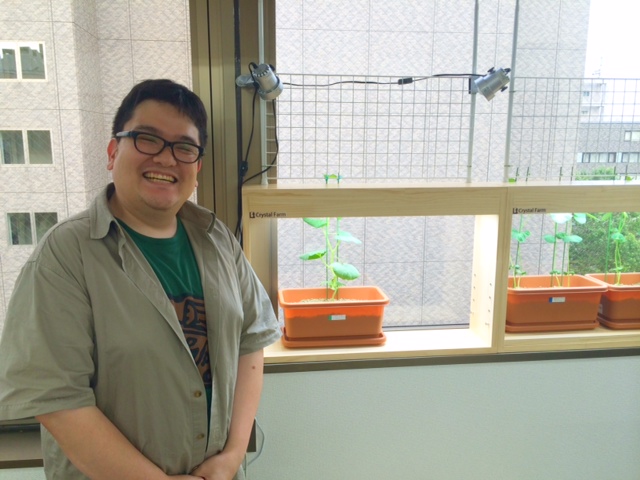 虫がわかず、手が汚れない土を開発し、家庭菜園キット「Crystal Farm」を開発した荒磯さん.JPG 虫がわかず、手が汚れない土を開発し、家庭菜園キット「Crystal Farm」を開発した荒磯さん