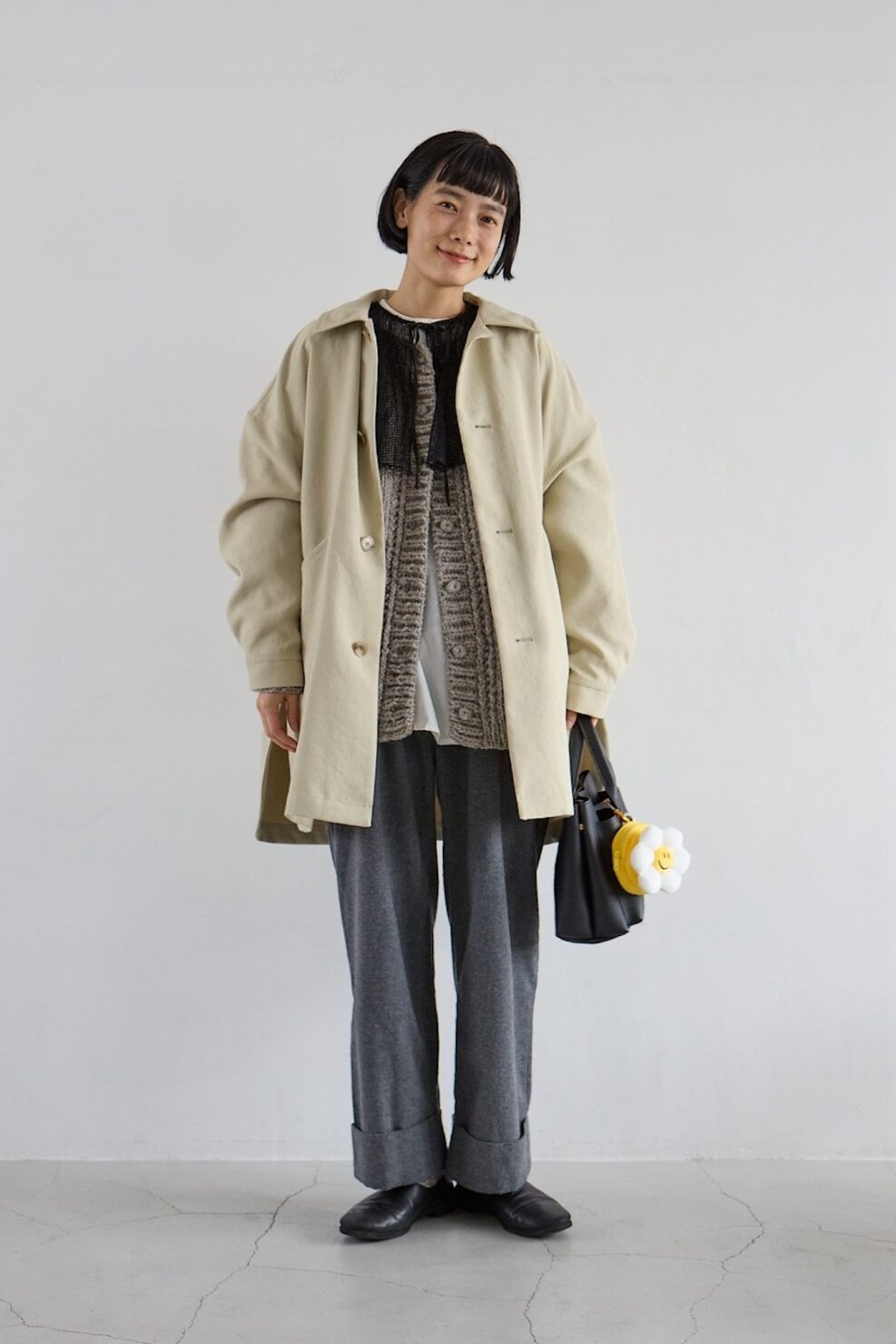 モデル 坂井裕美さんの私服ファッションスナップ。レイヤードを楽しむ冬の装いは、小物やディテールで自分らしさを重ねて