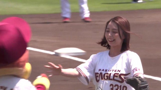 宇垣美里 楽天xヤクルト 始球式 19