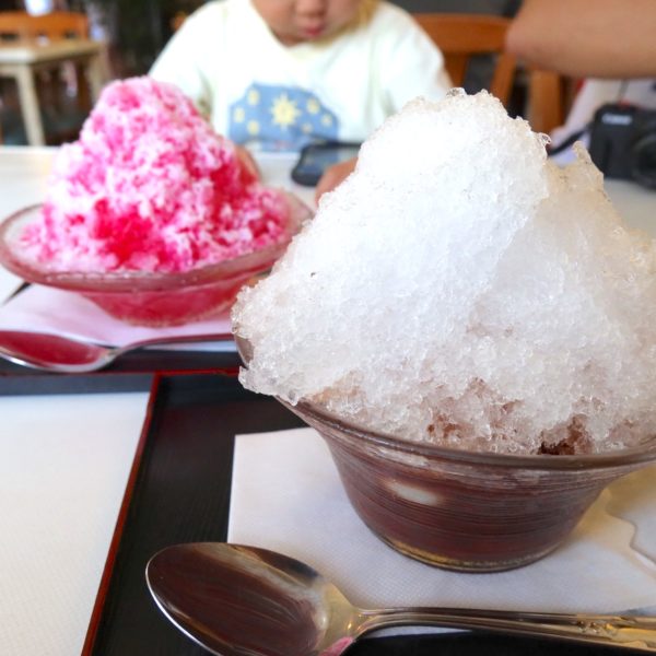 かき氷いちごミルク(324円)&白玉ぜんざい(378円)