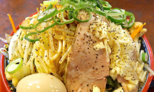 名護「もとなり 港店」の黒いタンメン・イカスミタンメンがうまかった!