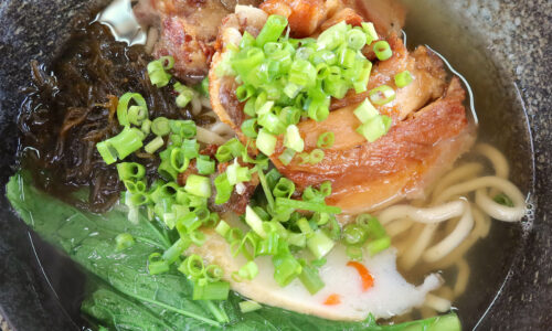 名護で人気の沖縄そば「幸ちゃんそば」の軟骨ソーキが絶品だった!