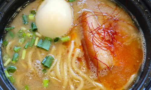 沖縄初出店! あしびなーラーメンフェスタで「世田谷 百麺」の沖縄限定豚麺