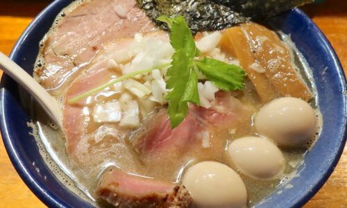 読谷のラーメン屋さん「まるつストア」でおそらく裏限定・特製塩煮干そば