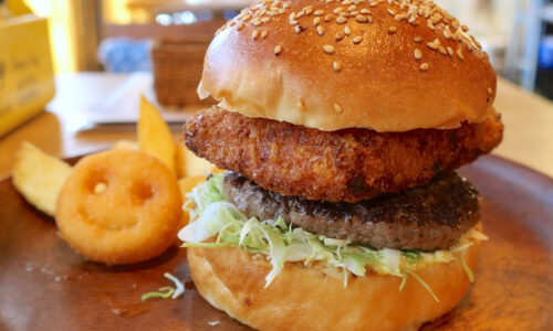 那覇「FLIP-FLOP(フリップフロップ)」の寒い冬に美味しい限定・ホタテのグラコロバーガー