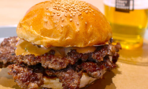 お正月のいろいろ初めは「クラフトビアマーケット」でクラシックスマッシュダブルバーガー&ビール