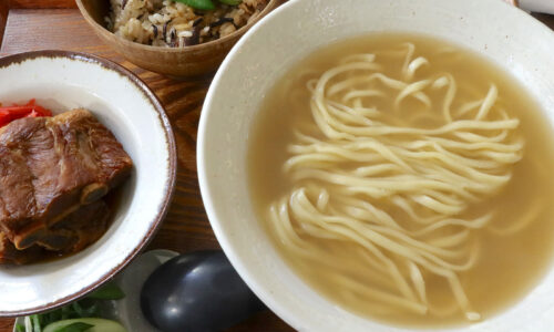 首里の沖縄そば「首里 ほりかわ」でソーキ・そば&じゅしぃ