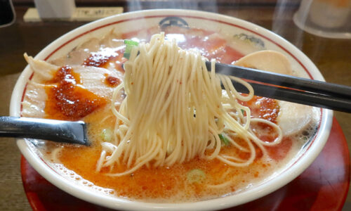 豊見城「豚骨ラーメン まる・安」で特製赤から豚骨+ねぎ替玉