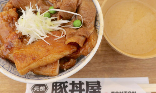 ニューオープン! 那覇「元祖豚丼屋TONTON 那覇久茂地店」で豚バラ&ロースのハーフ&ハーフ丼